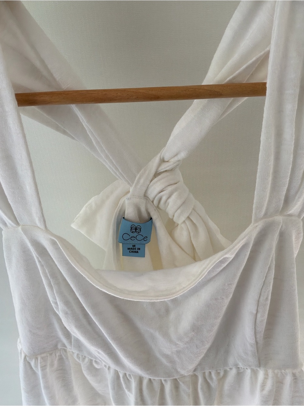 CeCe White Knot-Back Ruffle Top Size M - Picture 4 of 9